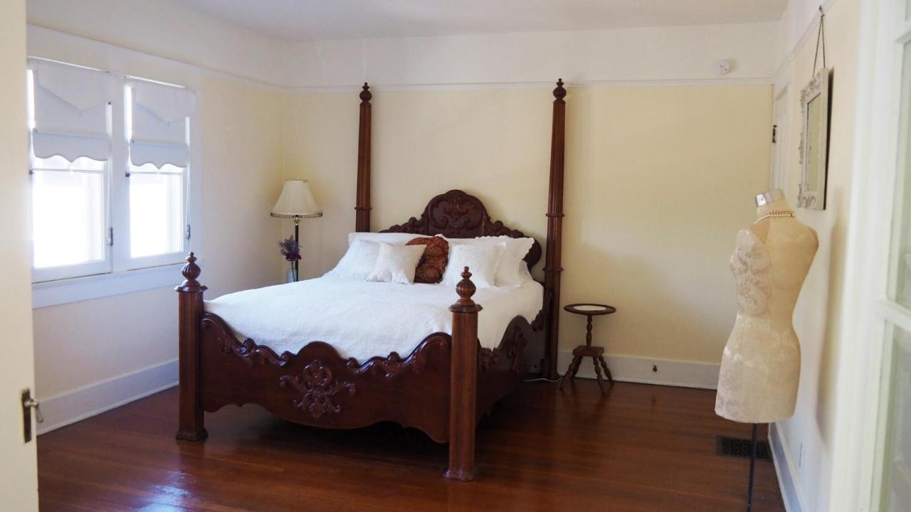 Lady Geneva Bed & Breakfast Medford Exteriör bild