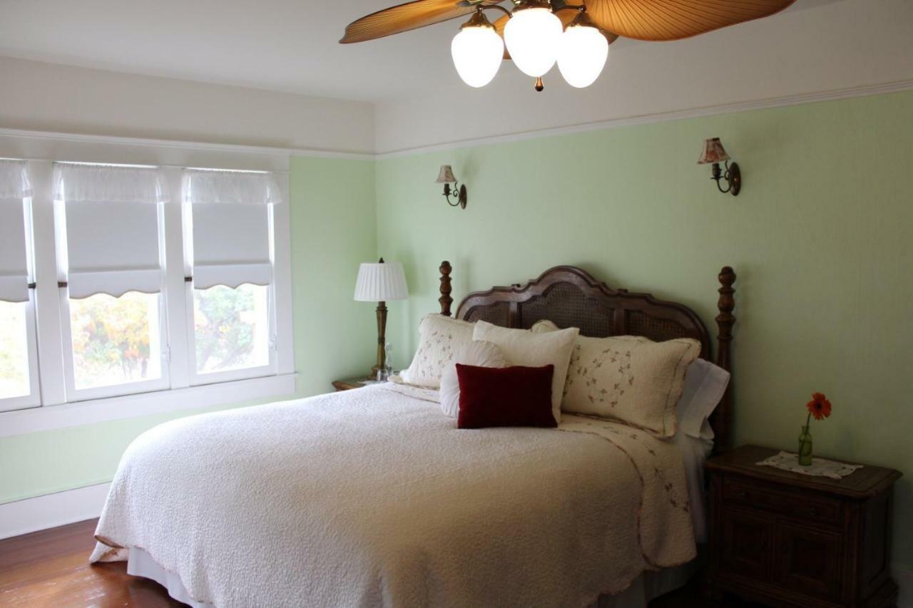 Lady Geneva Bed & Breakfast Medford Exteriör bild