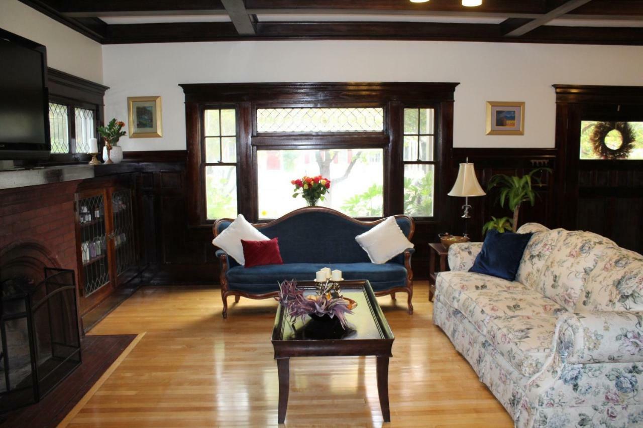 Lady Geneva Bed & Breakfast Medford Exteriör bild