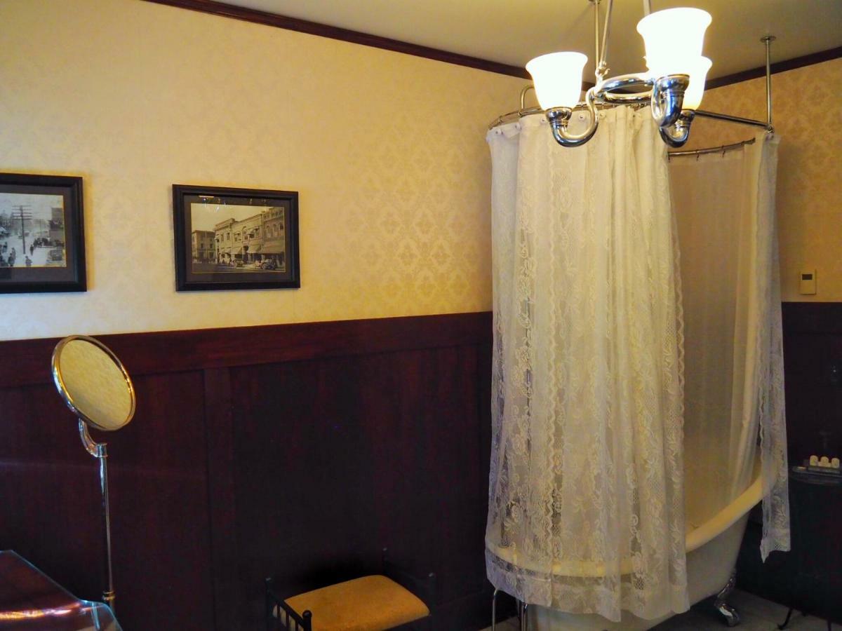 Lady Geneva Bed & Breakfast Medford Exteriör bild