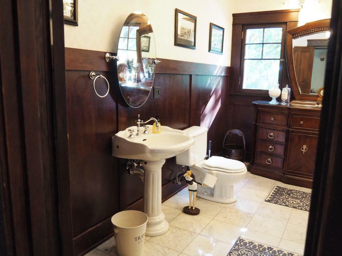 Lady Geneva Bed & Breakfast Medford Exteriör bild